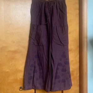 Linen, flowing trousers, oversize rounded pockets